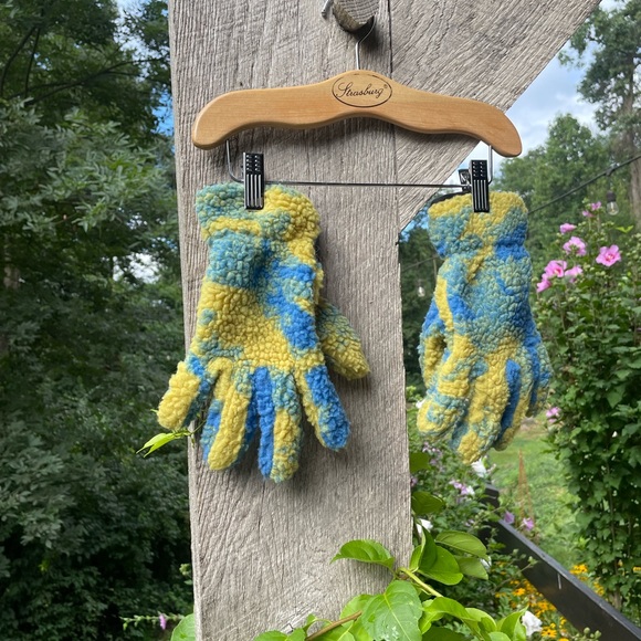 Urban Outfitters Sherpa Gloves - Picture 3 of 6